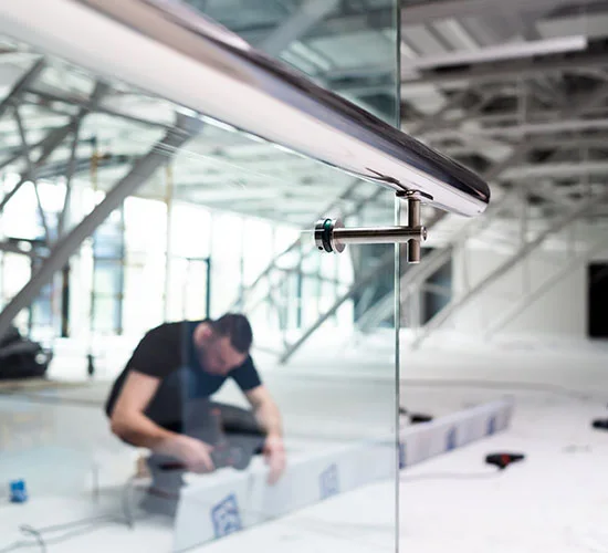 Sarasota Springs, FL highly skilled glass repair technicians