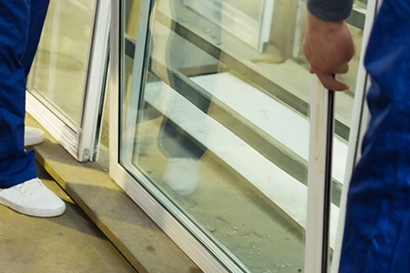 Commercial Glass Repair Technician in Sarasota Springs, FL